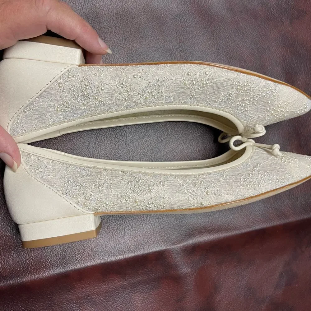 Antonio Melani new off white beige‎ lace embellished flats, size 6 1/2
